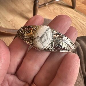 925 Silver and White Buffalo Bracelet. Great detail on the band.
